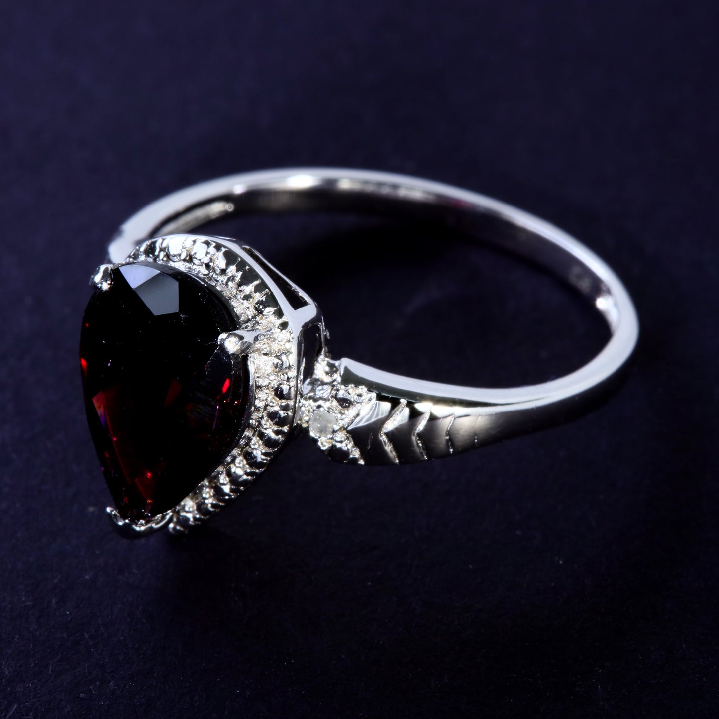 JLUXS Ladies White Gold Rhodium Over Sterling Silver Diamond & 1.80 Cts Garnet Ring
